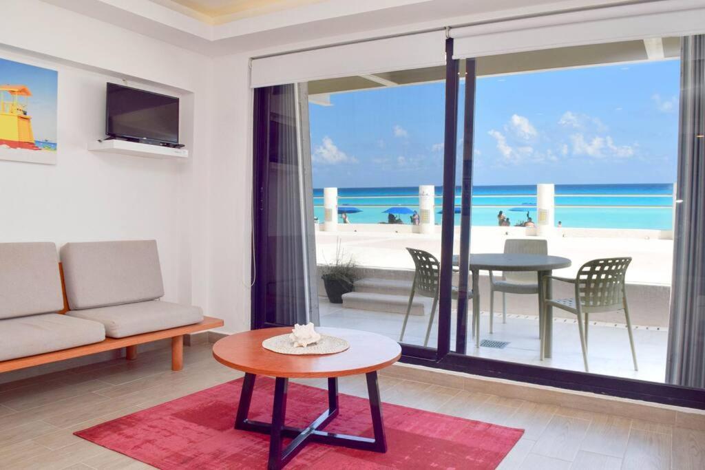 Ocean front Villa, best locacion in hotel zone Cancún Exterior foto