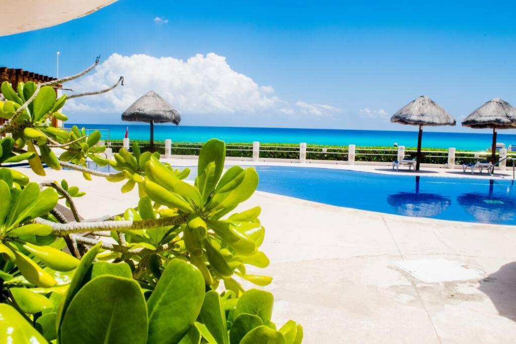 Ocean front Villa, best locacion in hotel zone Cancún Exterior foto