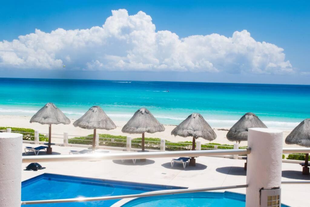 Ocean front Villa, best locacion in hotel zone Cancún Exterior foto