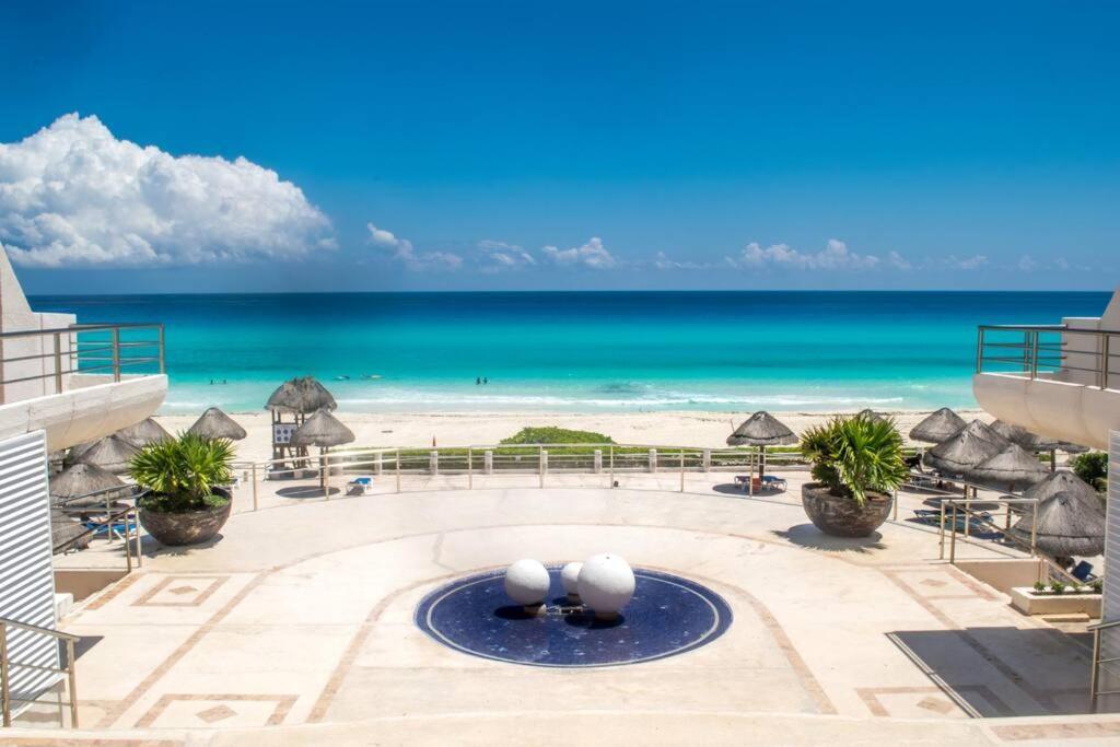 Ocean front Villa, best locacion in hotel zone Cancún Exterior foto