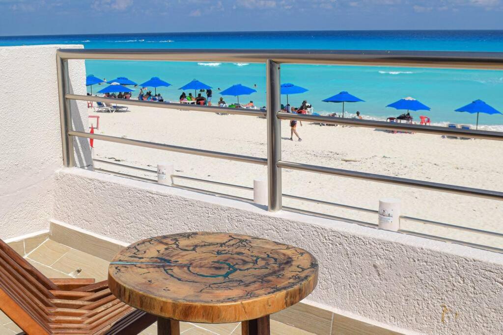 Ocean front Villa, best locacion in hotel zone Cancún Exterior foto