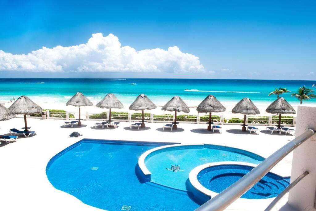 Ocean front Villa, best locacion in hotel zone Cancún Exterior foto