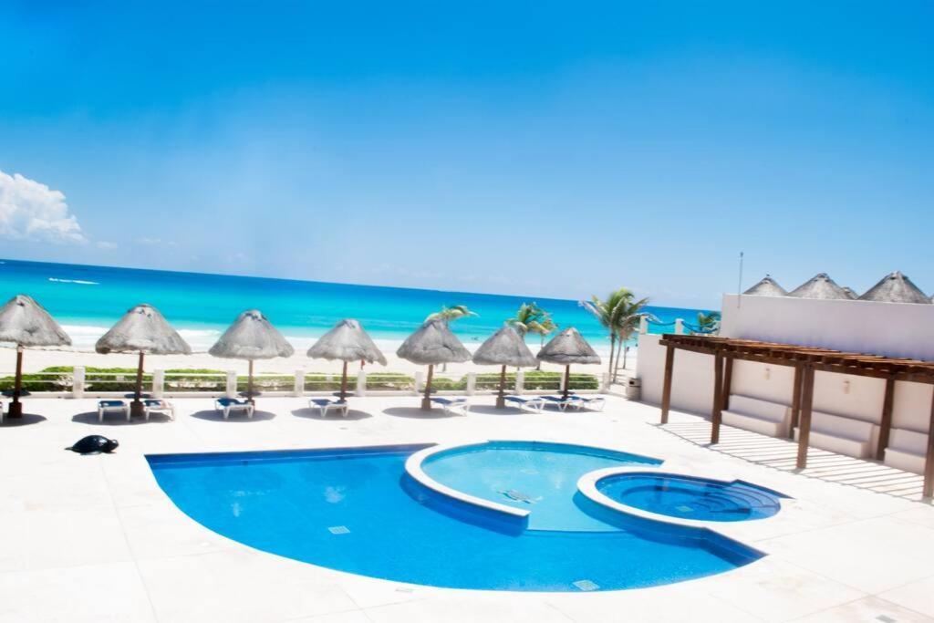 Ocean front Villa, best locacion in hotel zone Cancún Exterior foto