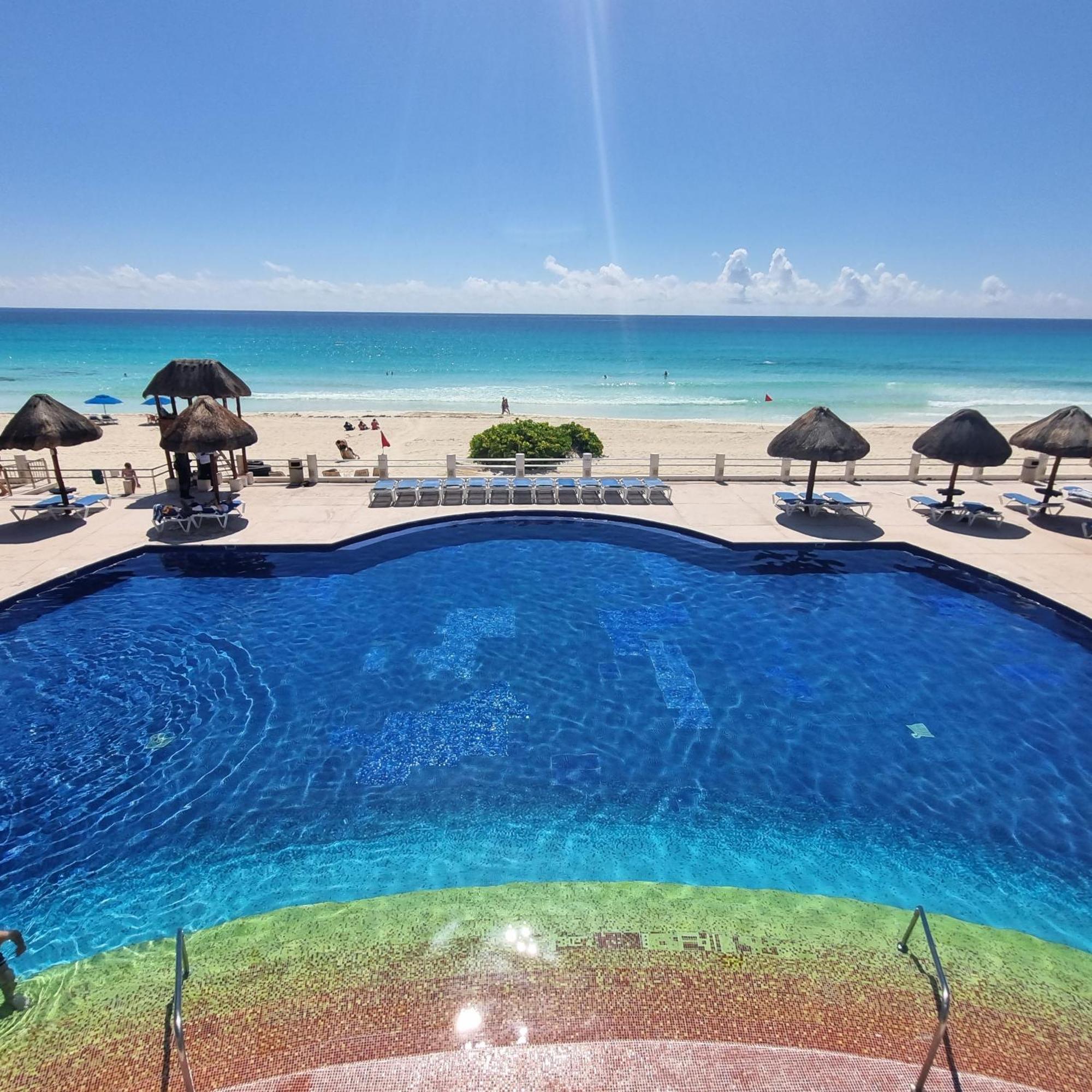 Ocean front Villa, best locacion in hotel zone Cancún Exterior foto